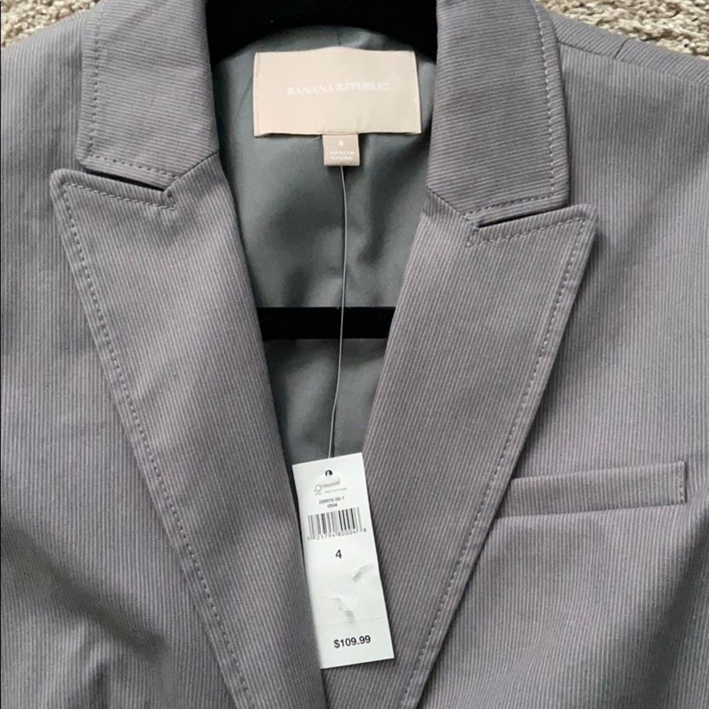 Brand new Banana Republic Suiting Blazer-size 4